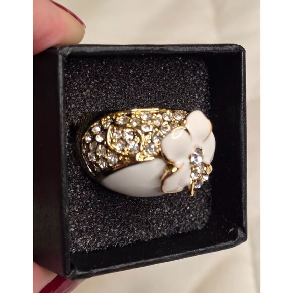 White Enamel Flower & Crystal Gold-Tone Ring Size 9 - Picture 3 of 8